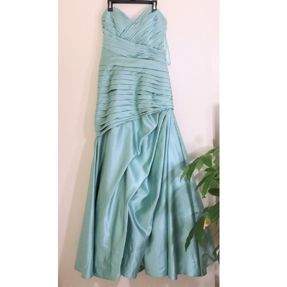 Allure Bridals Bridesmaid Dress Sage Size 10‎